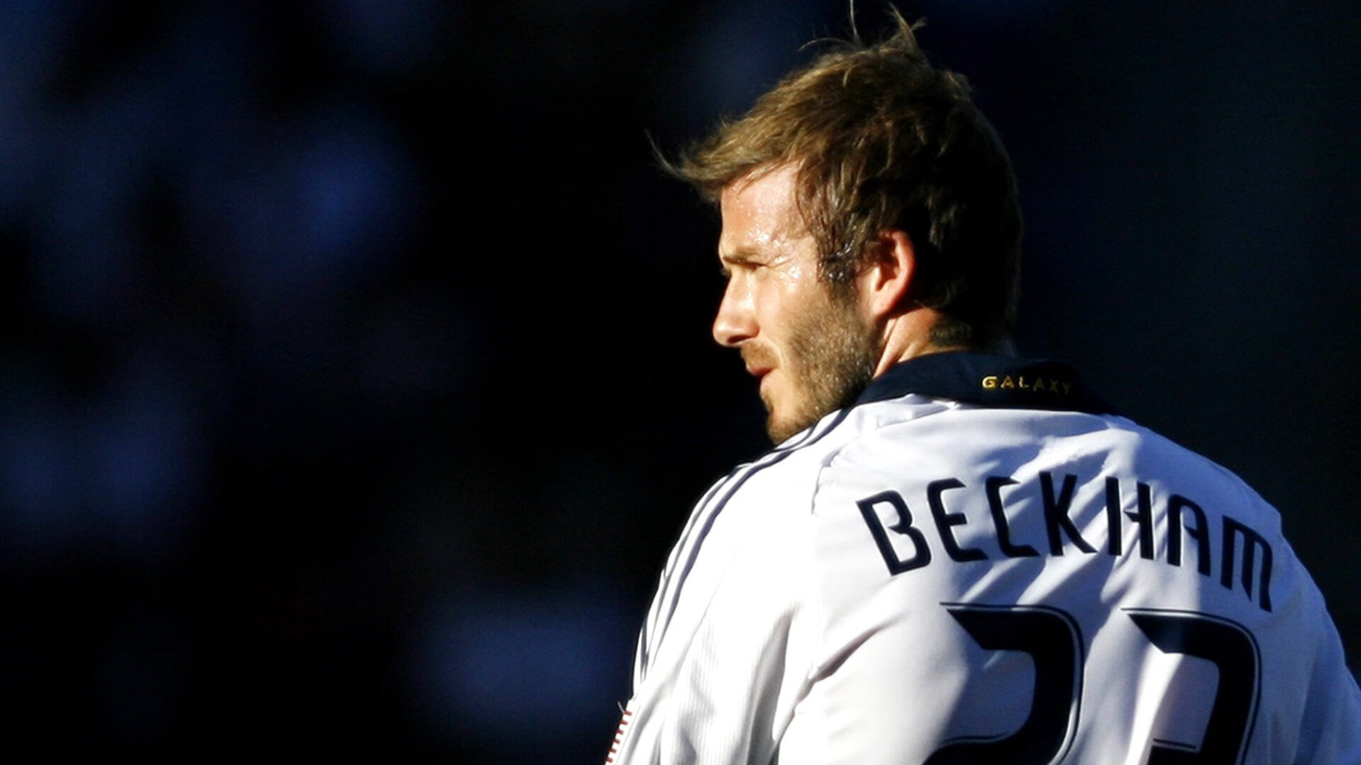 以足球为媒介的社区文化活动持续丰富,增强邻里关系,以足球的名义